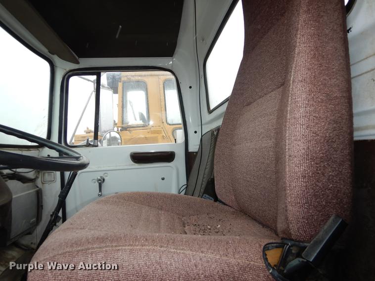 image for item J5533 1980 Ford 8000 truck cab and chassis