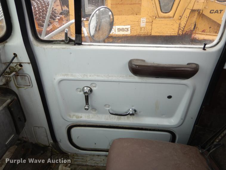 image for item J5533 1980 Ford 8000 truck cab and chassis