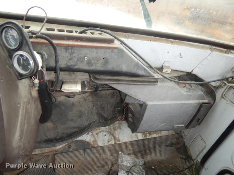 image for item J5533 1980 Ford 8000 truck cab and chassis