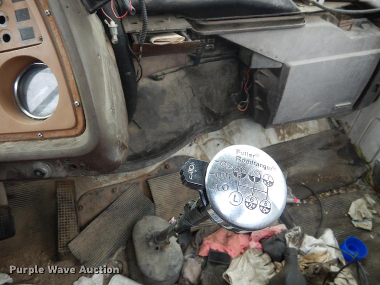 image for item J5533 1980 Ford 8000 truck cab and chassis