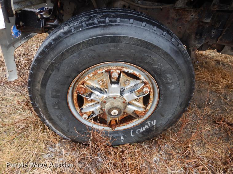 image for item J5533 1980 Ford 8000 truck cab and chassis