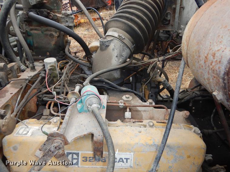 image for item J5533 1980 Ford 8000 truck cab and chassis