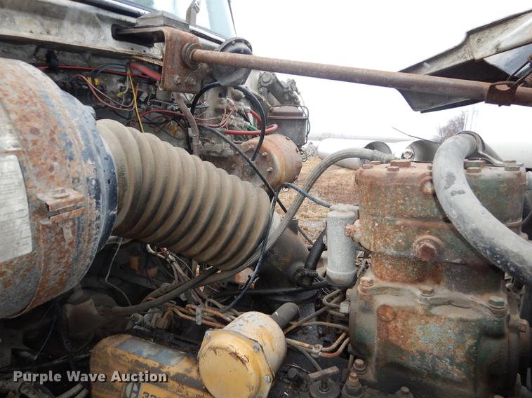 image for item J5533 1980 Ford 8000 truck cab and chassis