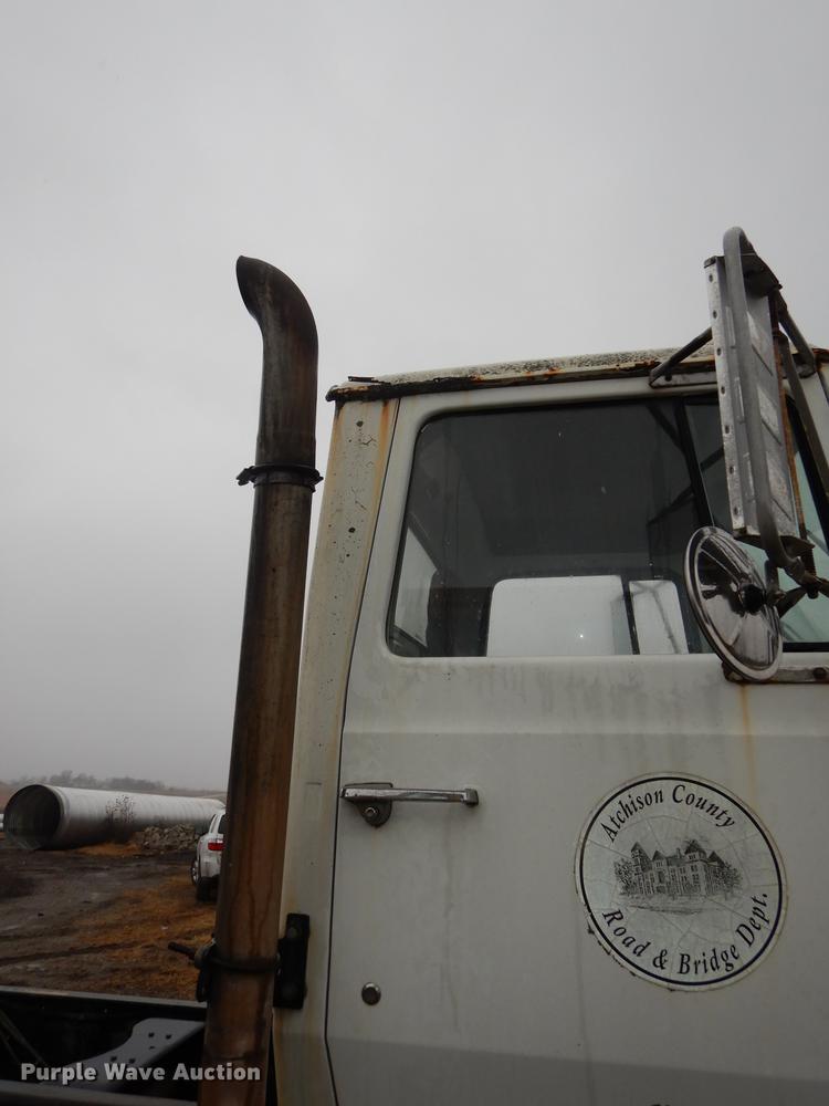 image for item J5533 1980 Ford 8000 truck cab and chassis