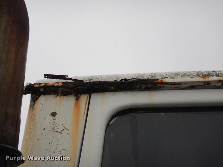 image for item J5533 1980 Ford 8000 truck cab and chassis