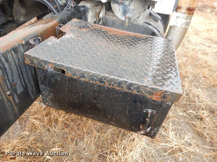 image for item J5533 1980 Ford 8000 truck cab and chassis