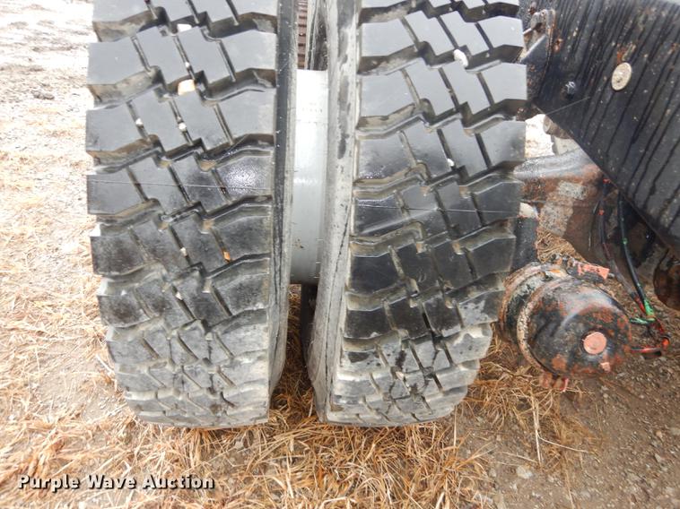 image for item J5533 1980 Ford 8000 truck cab and chassis