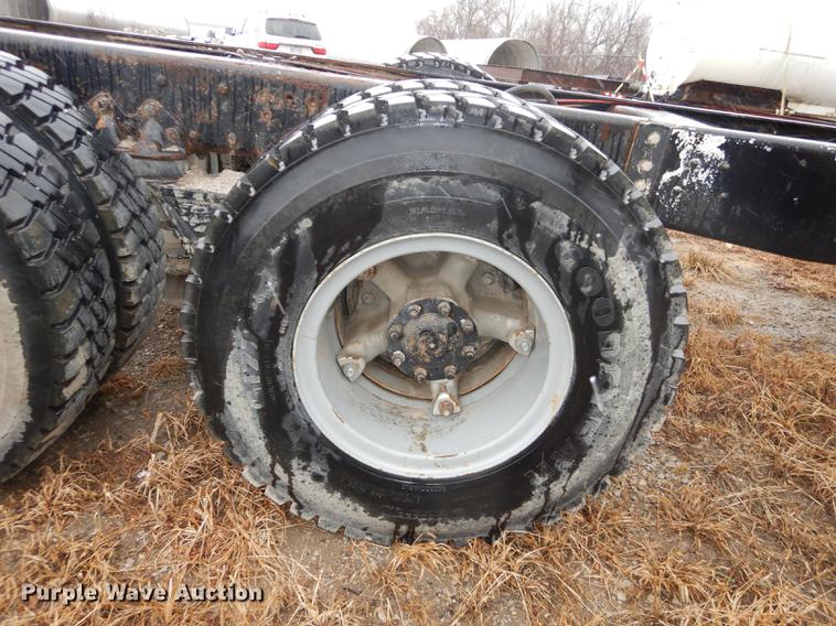 image for item J5533 1980 Ford 8000 truck cab and chassis