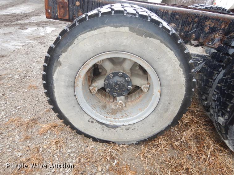 image for item J5533 1980 Ford 8000 truck cab and chassis