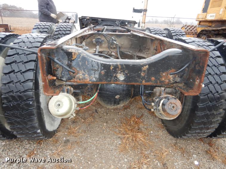 image for item J5533 1980 Ford 8000 truck cab and chassis