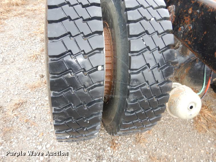 image for item J5533 1980 Ford 8000 truck cab and chassis