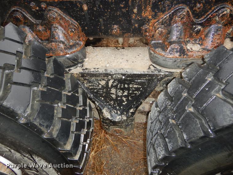 image for item J5533 1980 Ford 8000 truck cab and chassis