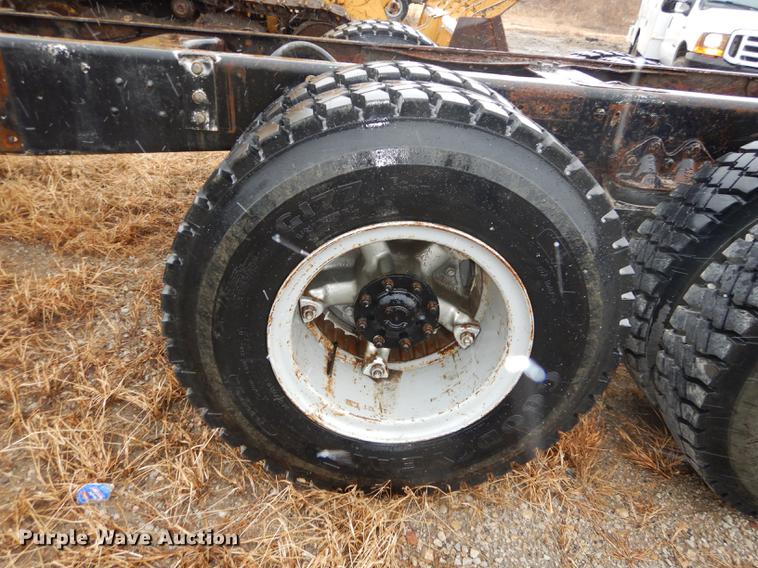 image for item J5533 1980 Ford 8000 truck cab and chassis