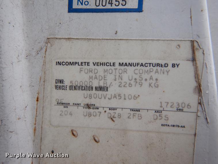 image for item J5533 1980 Ford 8000 truck cab and chassis