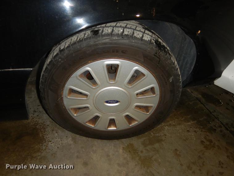 image for item J5534 2011 Ford Crown Victoria Police Interceptor