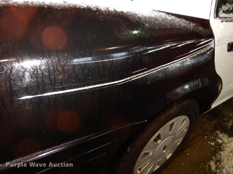 image for item J5534 2011 Ford Crown Victoria Police Interceptor