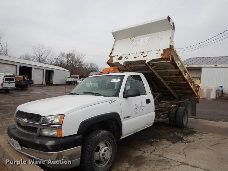 image for item J5537 2004 Chevrolet Silverado 3500 dump bed pickup truck