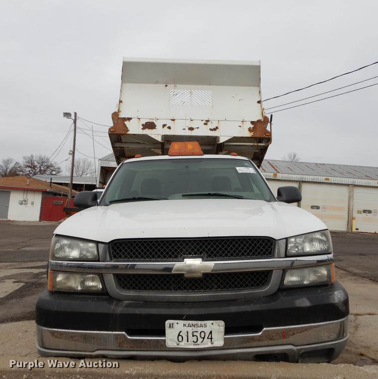 image for item J5537 2004 Chevrolet Silverado 3500 dump bed pickup truck