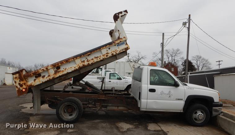 image for item J5537 2004 Chevrolet Silverado 3500 dump bed pickup truck