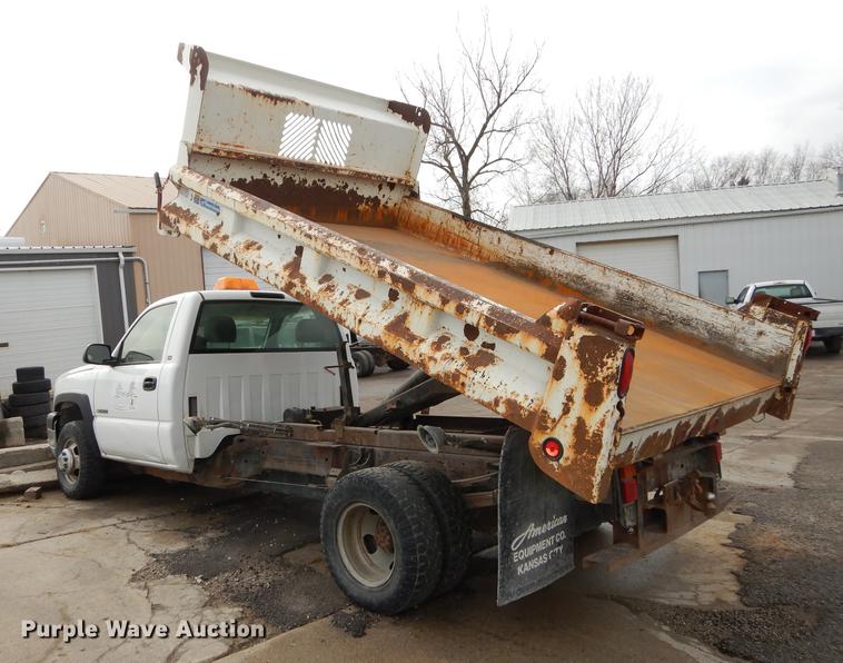 image for item J5537 2004 Chevrolet Silverado 3500 dump bed pickup truck