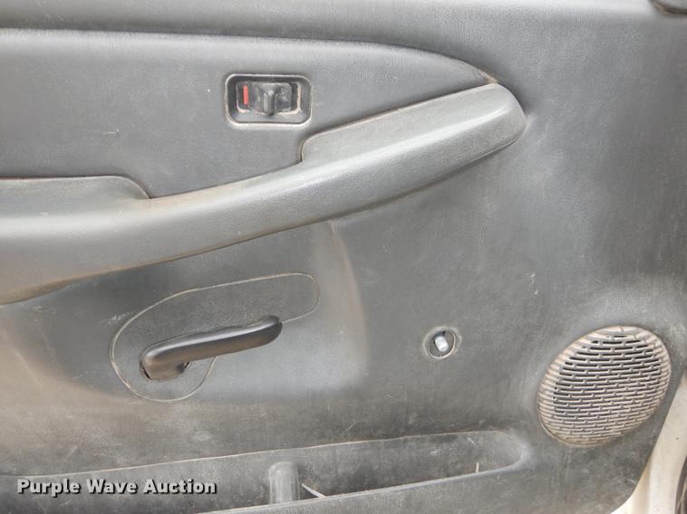 image for item J5537 2004 Chevrolet Silverado 3500 dump bed pickup truck