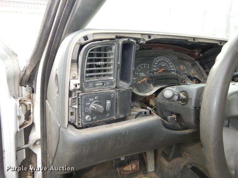 image for item J5537 2004 Chevrolet Silverado 3500 dump bed pickup truck