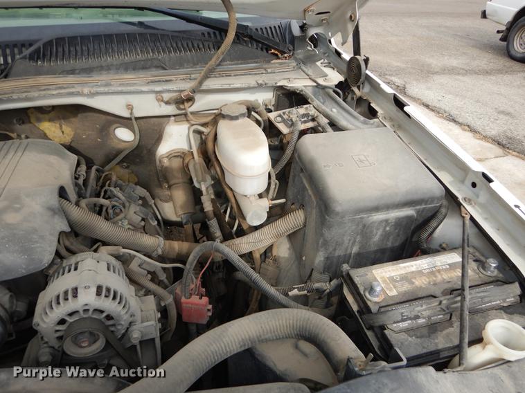 image for item J5537 2004 Chevrolet Silverado 3500 dump bed pickup truck