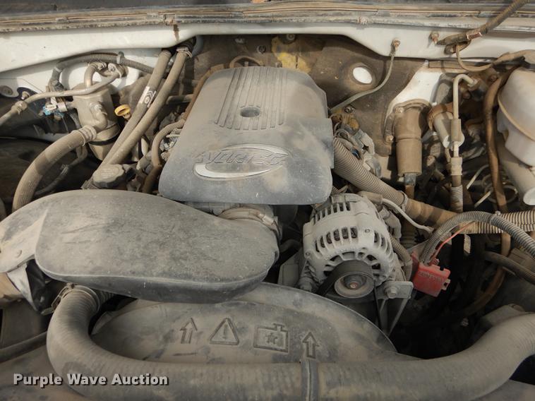 image for item J5537 2004 Chevrolet Silverado 3500 dump bed pickup truck