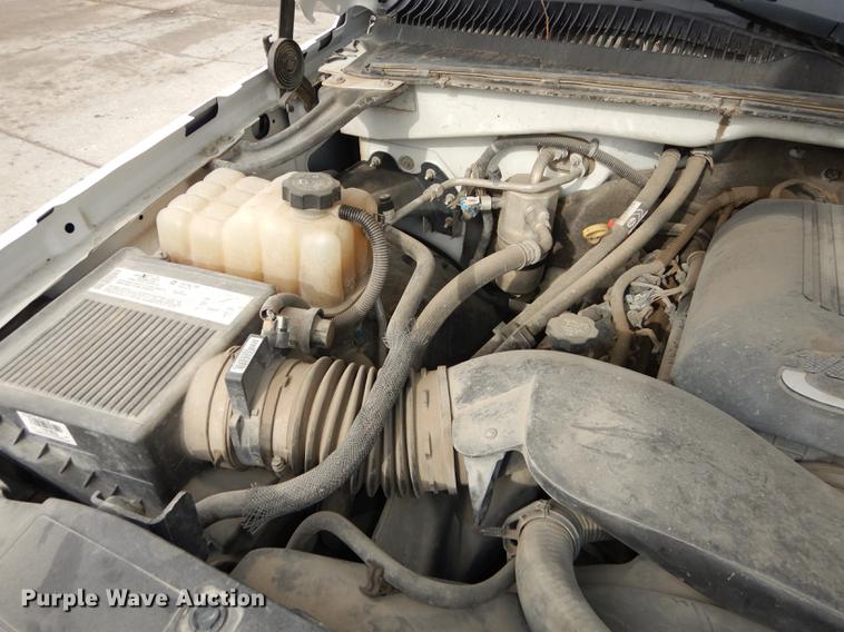 image for item J5537 2004 Chevrolet Silverado 3500 dump bed pickup truck