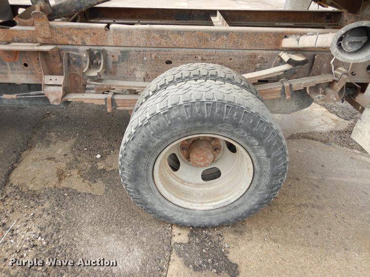 image for item J5537 2004 Chevrolet Silverado 3500 dump bed pickup truck