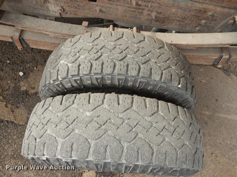 image for item J5537 2004 Chevrolet Silverado 3500 dump bed pickup truck