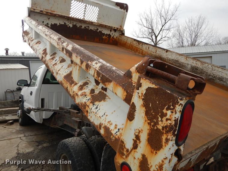 image for item J5537 2004 Chevrolet Silverado 3500 dump bed pickup truck
