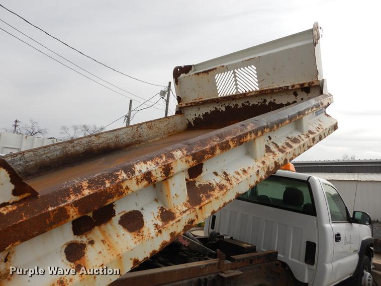image for item J5537 2004 Chevrolet Silverado 3500 dump bed pickup truck