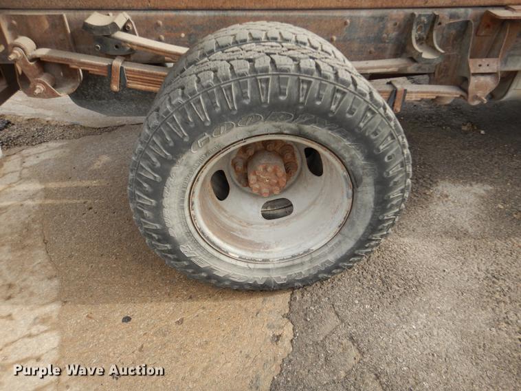 image for item J5537 2004 Chevrolet Silverado 3500 dump bed pickup truck