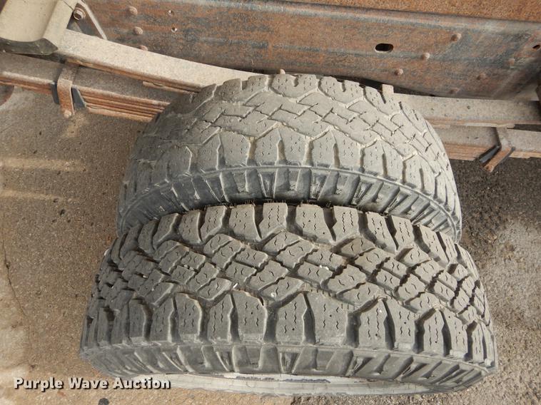 image for item J5537 2004 Chevrolet Silverado 3500 dump bed pickup truck