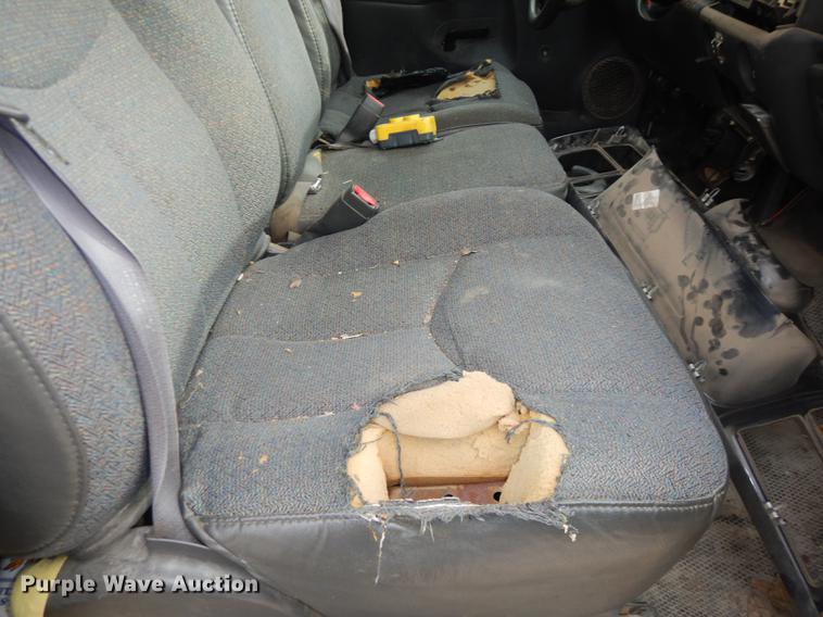 image for item J5537 2004 Chevrolet Silverado 3500 dump bed pickup truck