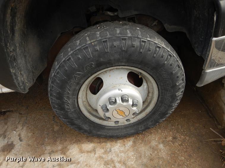 image for item J5537 2004 Chevrolet Silverado 3500 dump bed pickup truck