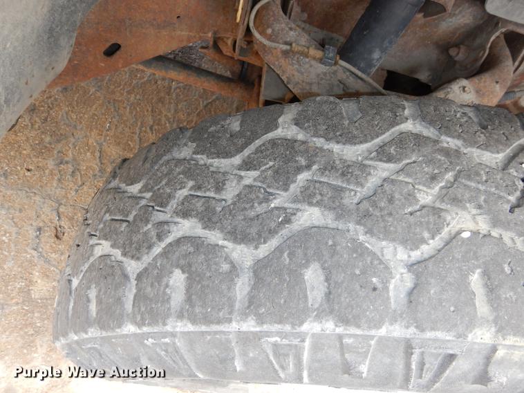 image for item J5537 2004 Chevrolet Silverado 3500 dump bed pickup truck