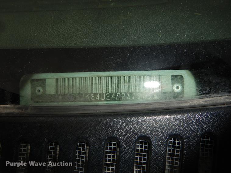 image for item J5537 2004 Chevrolet Silverado 3500 dump bed pickup truck