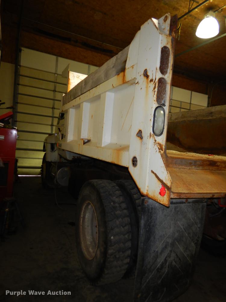 image for item J5539 2005 International 7300 dump truck