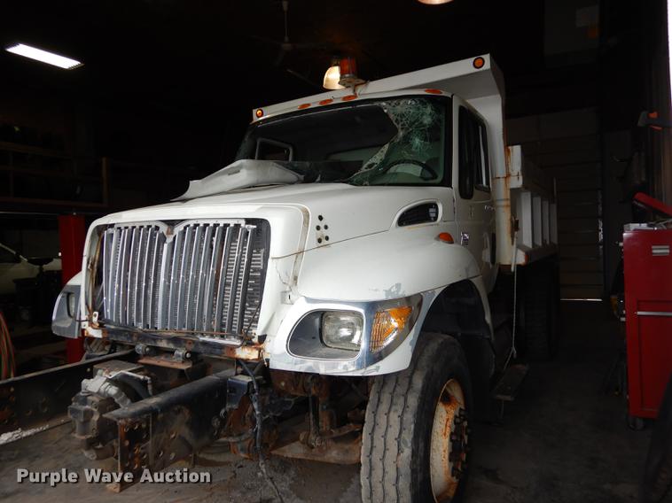 image for item J5539 2005 International 7300 dump truck