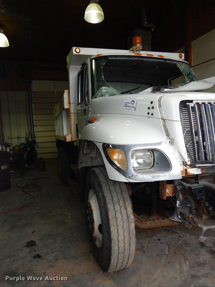 image for item J5539 2005 International 7300 dump truck