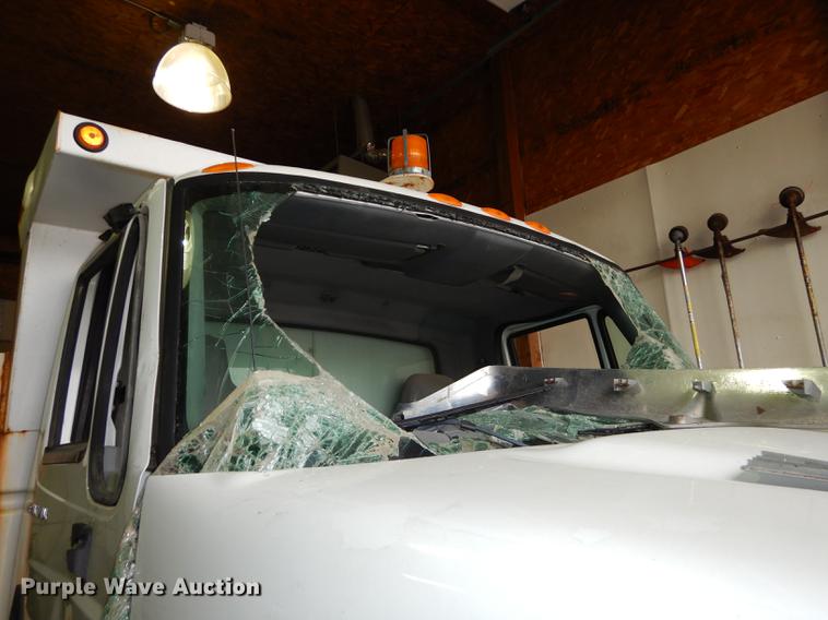 image for item J5539 2005 International 7300 dump truck