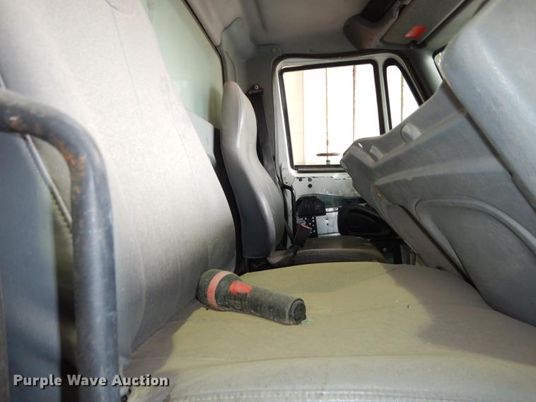 image for item J5539 2005 International 7300 dump truck