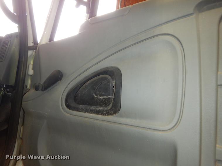 image for item J5539 2005 International 7300 dump truck