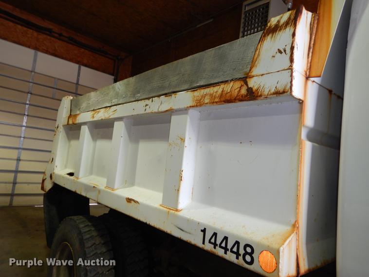 image for item J5539 2005 International 7300 dump truck