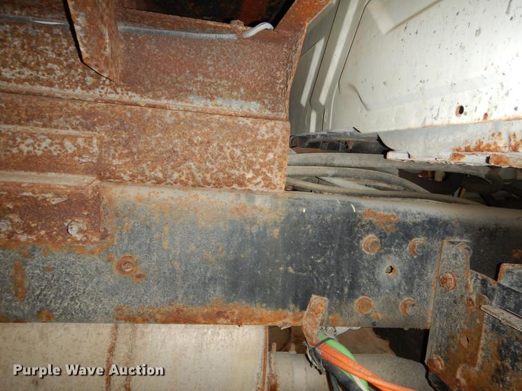 image for item J5539 2005 International 7300 dump truck