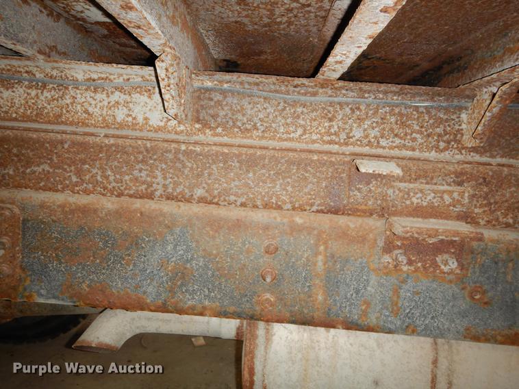 image for item J5539 2005 International 7300 dump truck