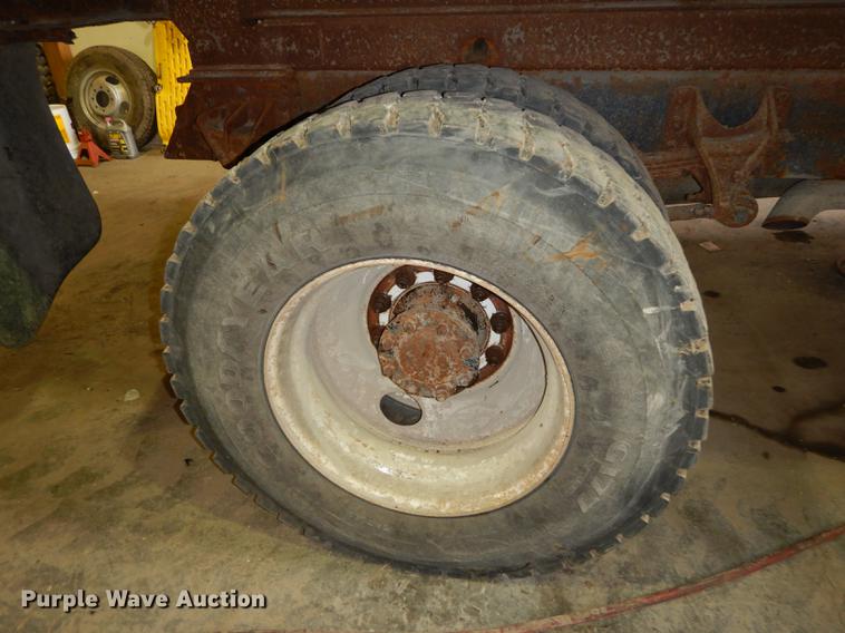 image for item J5539 2005 International 7300 dump truck