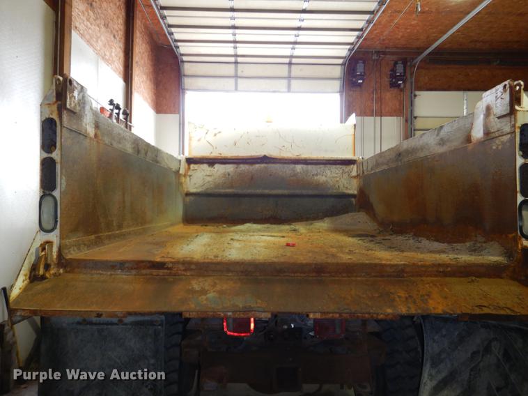 image for item J5539 2005 International 7300 dump truck